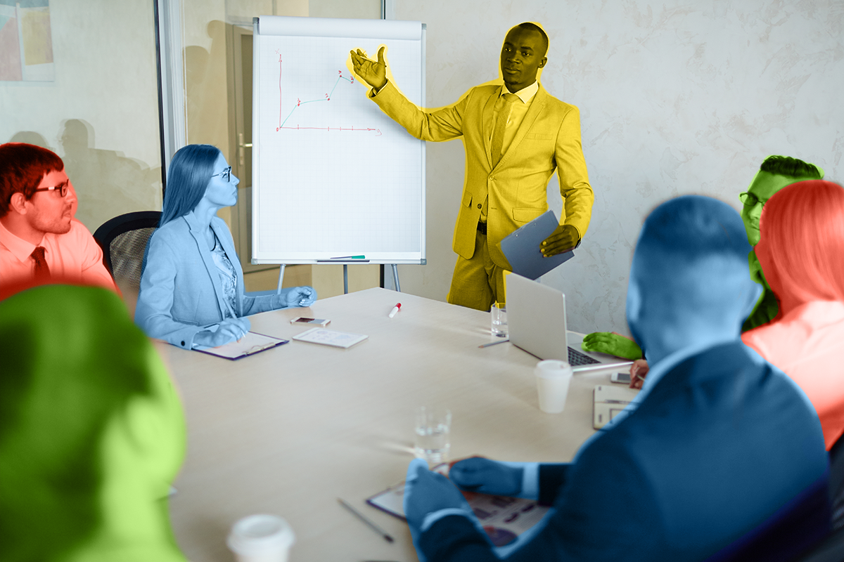 des collègues participent à un excercice stratégique